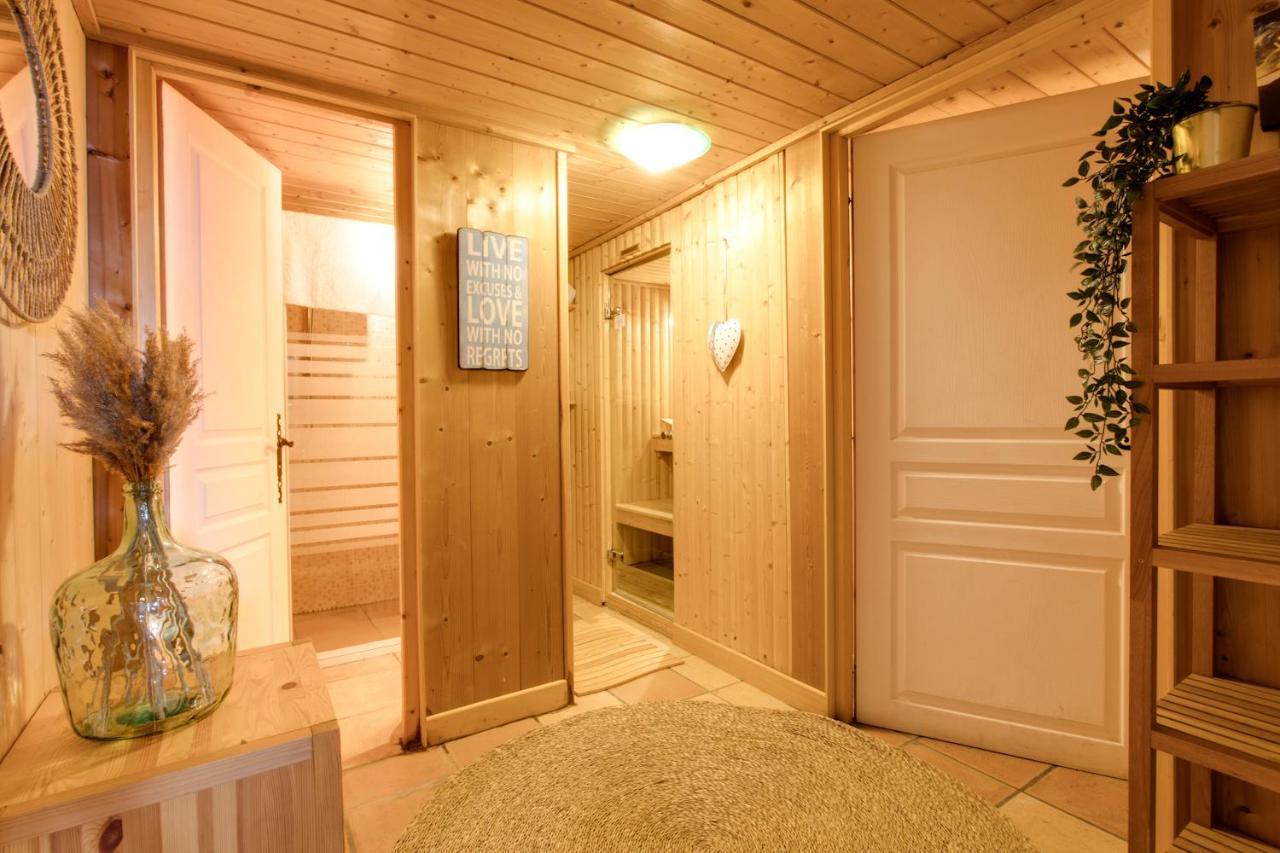 Chamonix Large Chalet, Sleeps 12, 200M2, 5 Bedroom, 4 Bathroom, Garden, Jacuzzi, Sauna エクステリア 写真